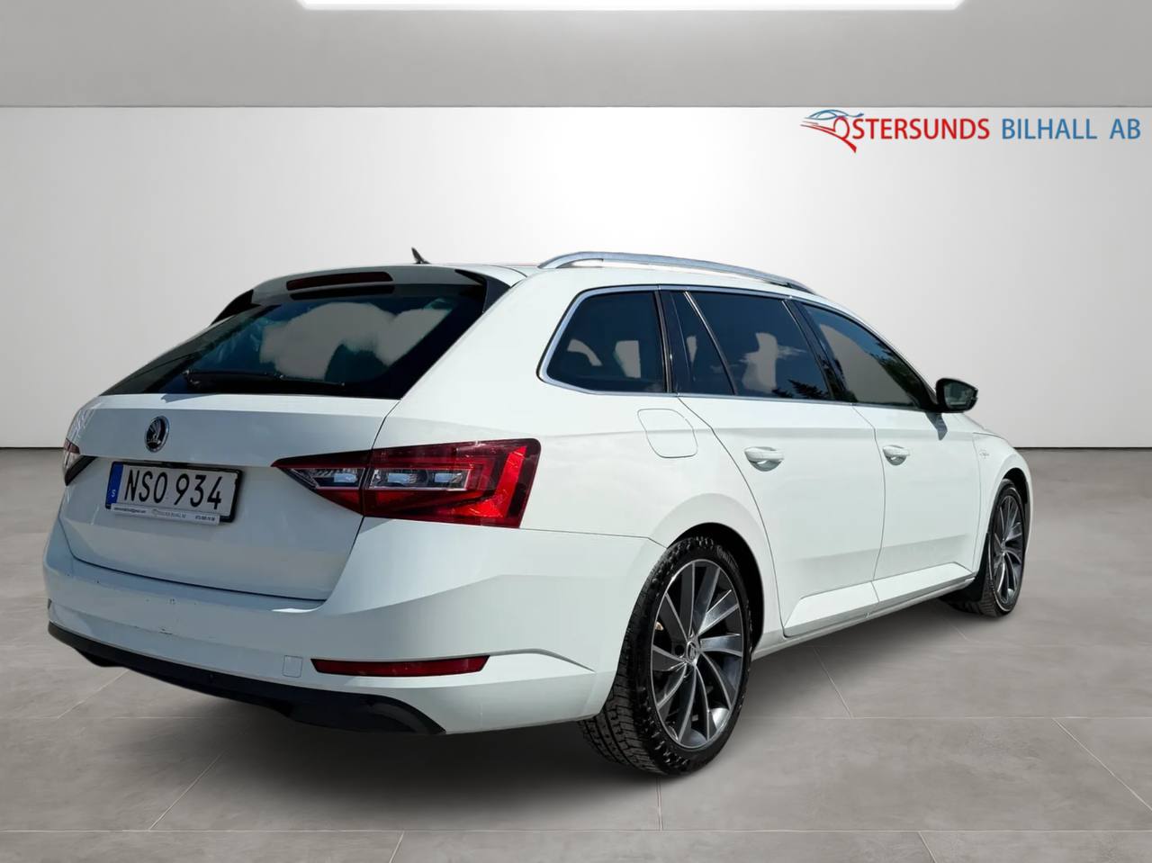 Skoda Superb Kombi 2.0 TDI 4x4 SCR Business Edition L&K D-värm, Drag