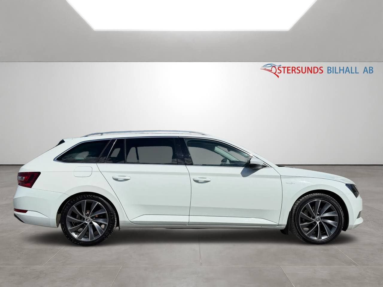 Skoda Superb Kombi 2.0 TDI 4x4 SCR Business Edition L&K D-värm, Drag