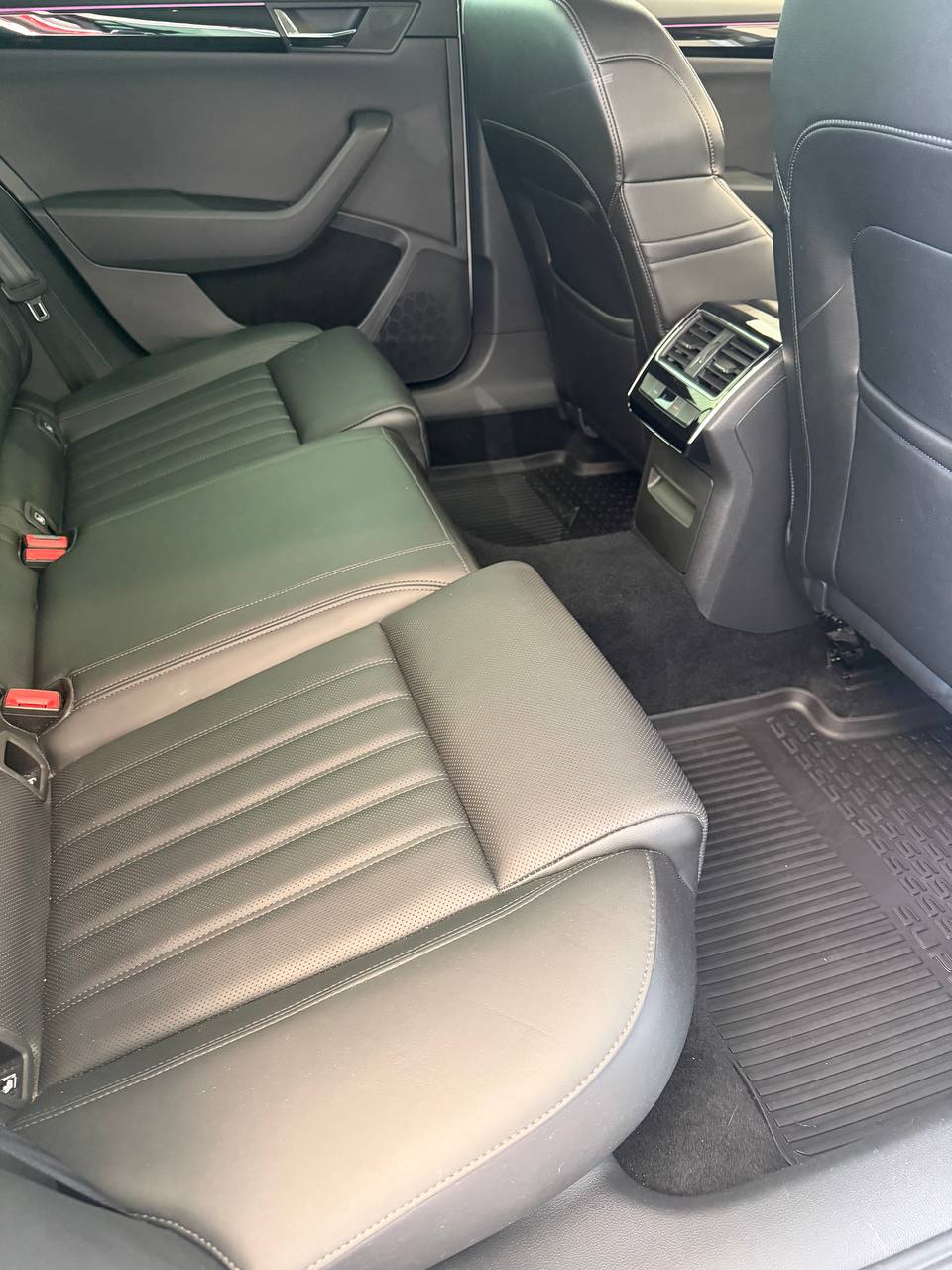Skoda Superb Kombi 2.0 TDI 4x4 SCR Business Edition L&K D-värm, Drag