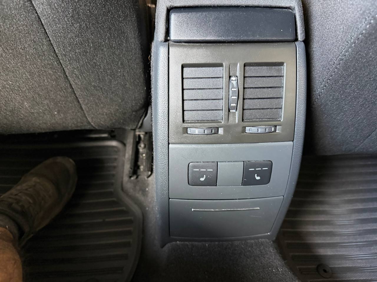 Skoda Octavia Kombi 1.6 TDI 4x4 Elegance Euro 5, M-värm, Dragkrok