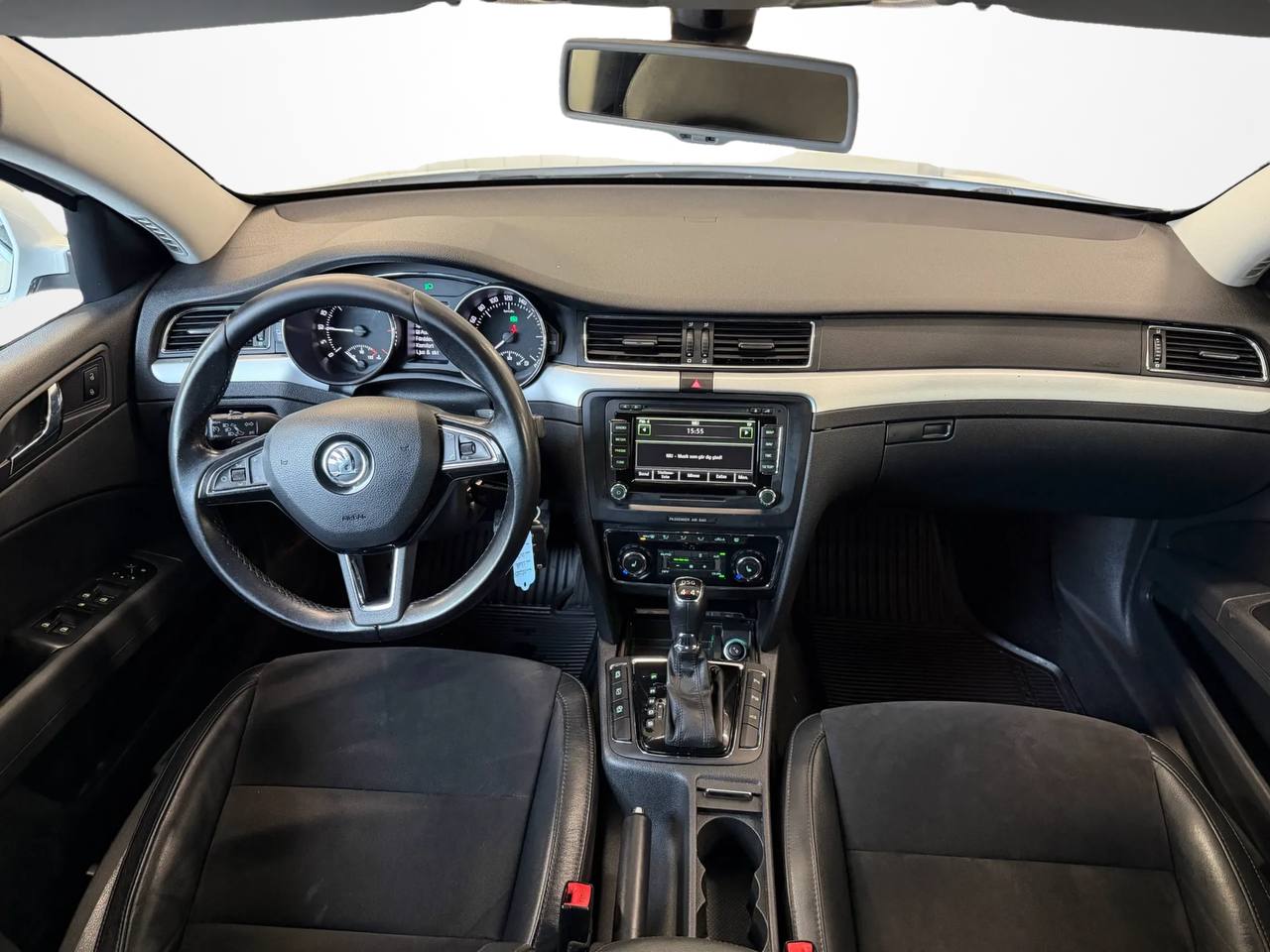 Skoda Superb Kombi 2.0 TDI 4x4 Elegance 3,99% Ränta D-värm Navi