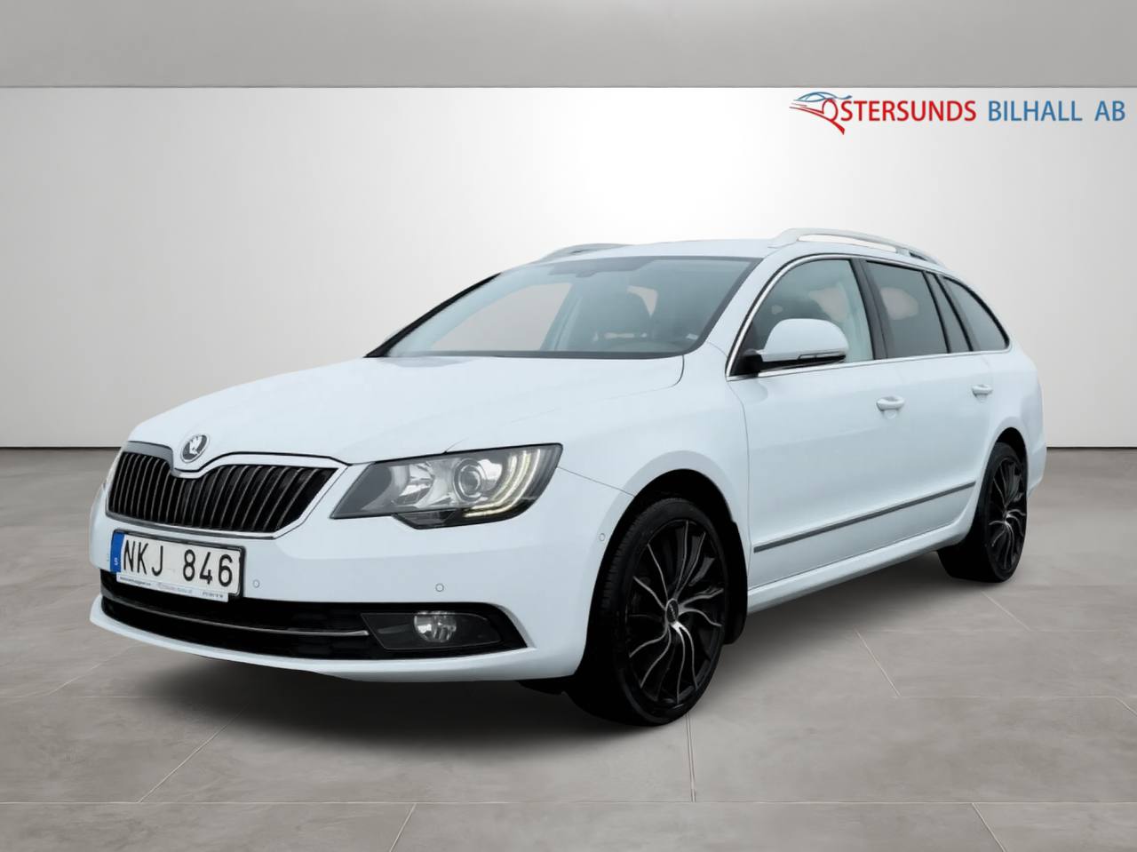 Skoda Superb Kombi 2.0 TDI 4x4 Elegance 3,99% Ränta D-värm Navi