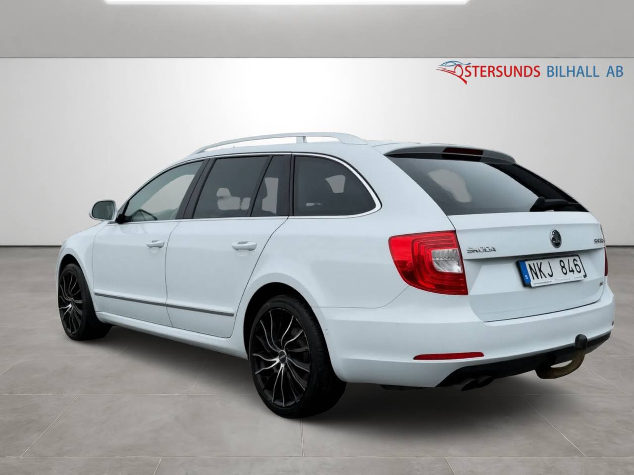 Skoda Superb Kombi 2.0 TDI 4x4 Elegance 3,99% Ränta D-värm Navi
