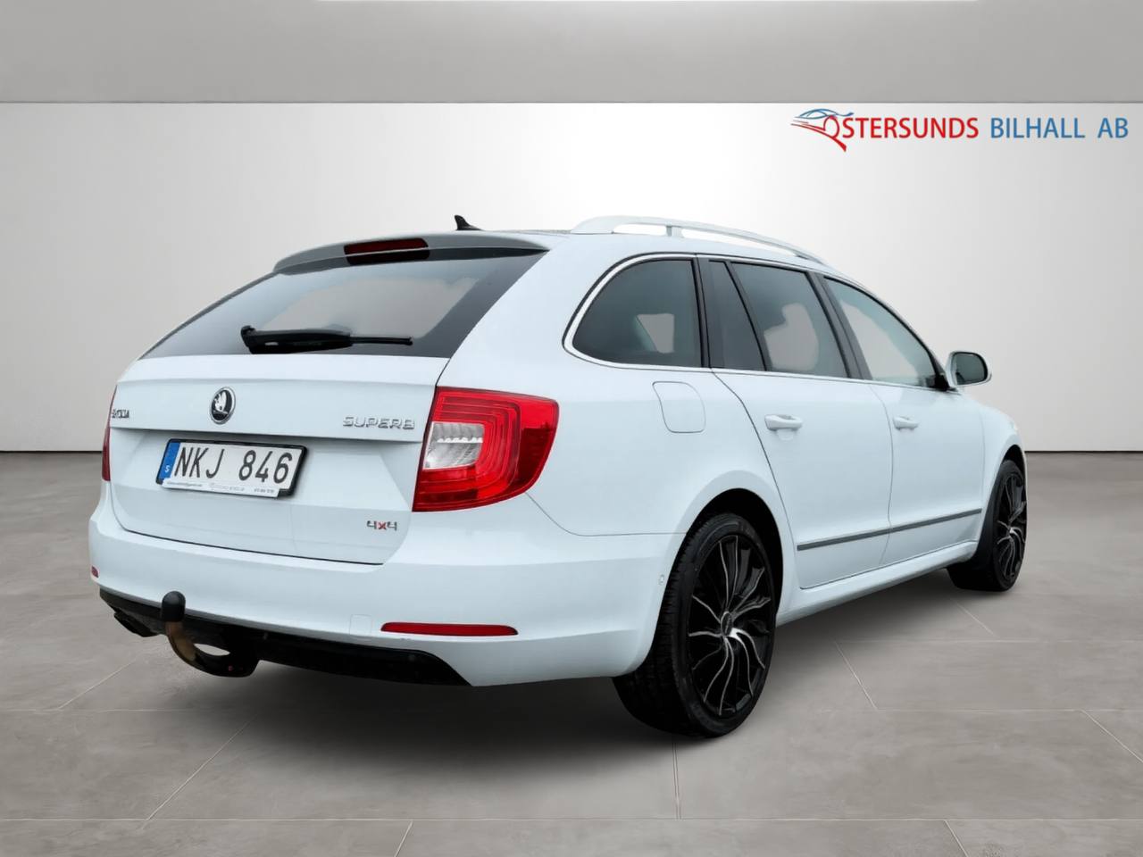 Skoda Superb Kombi 2.0 TDI 4x4 Elegance 3,99% Ränta D-värm Navi