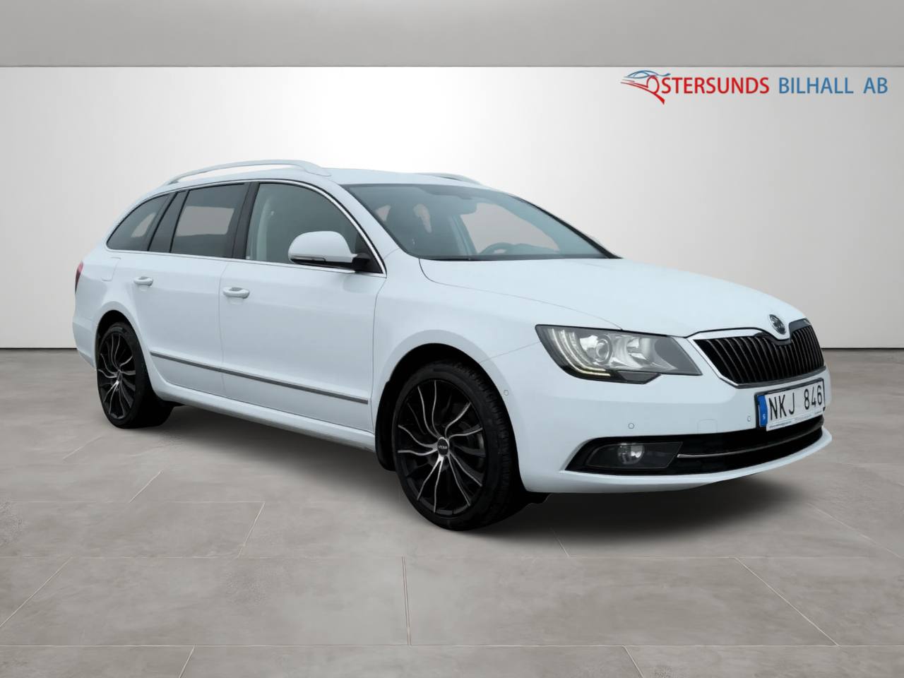 Skoda Superb Kombi 2.0 TDI 4x4 Elegance 3,99% Ränta D-värm Navi