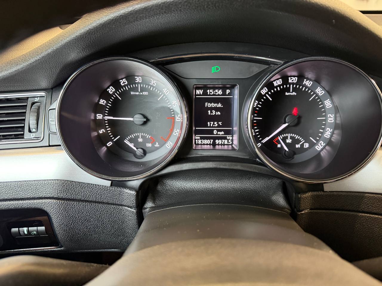 Skoda Superb Kombi 2.0 TDI 4x4 Elegance 3,99% Ränta D-värm Navi