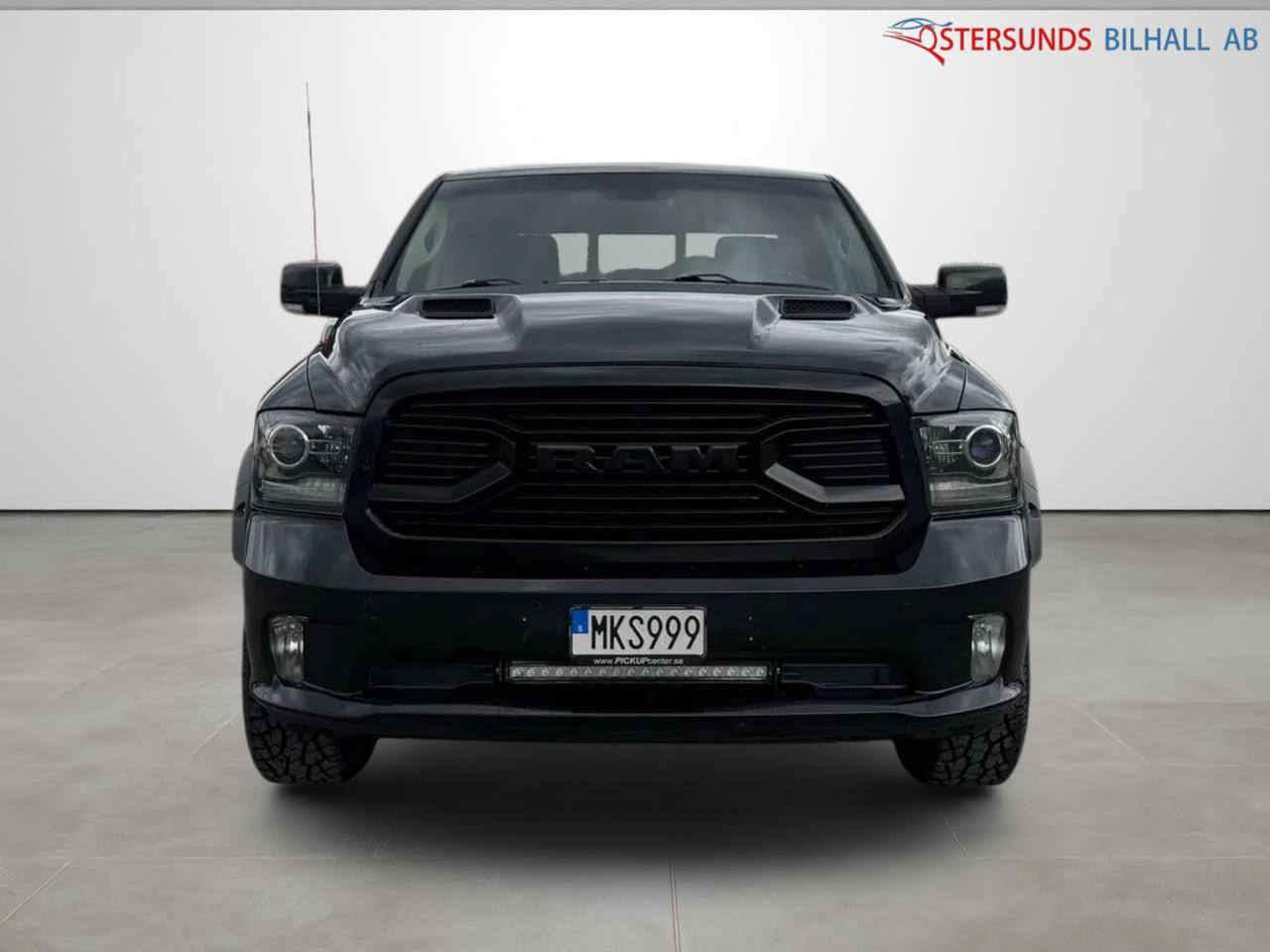 RAM 1500 Crew Cab 5.7 V8 HEMI 4x4 TorqueFlite Drag Kamera M-värm