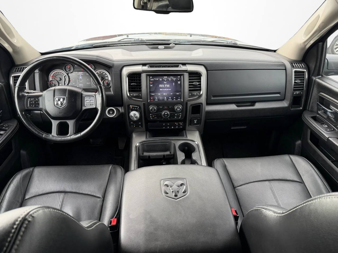RAM 1500 Crew Cab 5.7 V8 HEMI 4x4 TorqueFlite Drag Kamera M-värm