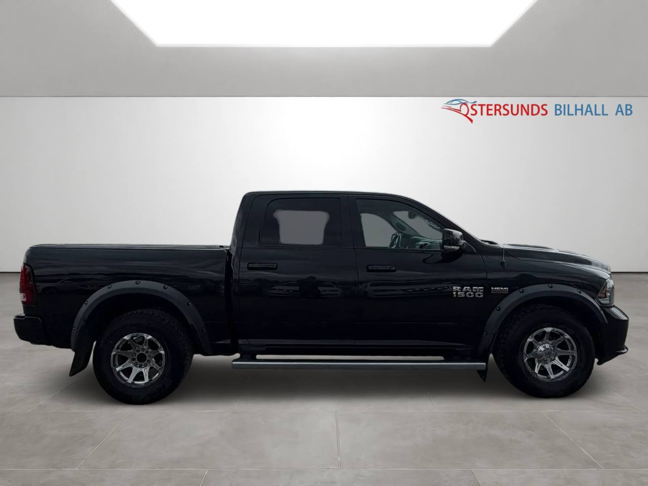 RAM 1500 Crew Cab 5.7 V8 HEMI 4x4 TorqueFlite Drag Kamera M-värm