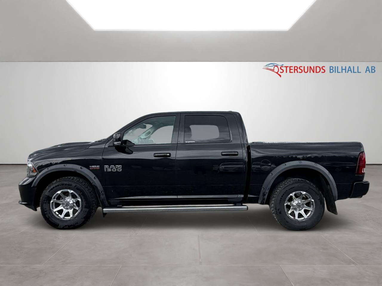 RAM 1500 Crew Cab 5.7 V8 HEMI 4x4 TorqueFlite Drag Kamera M-värm
