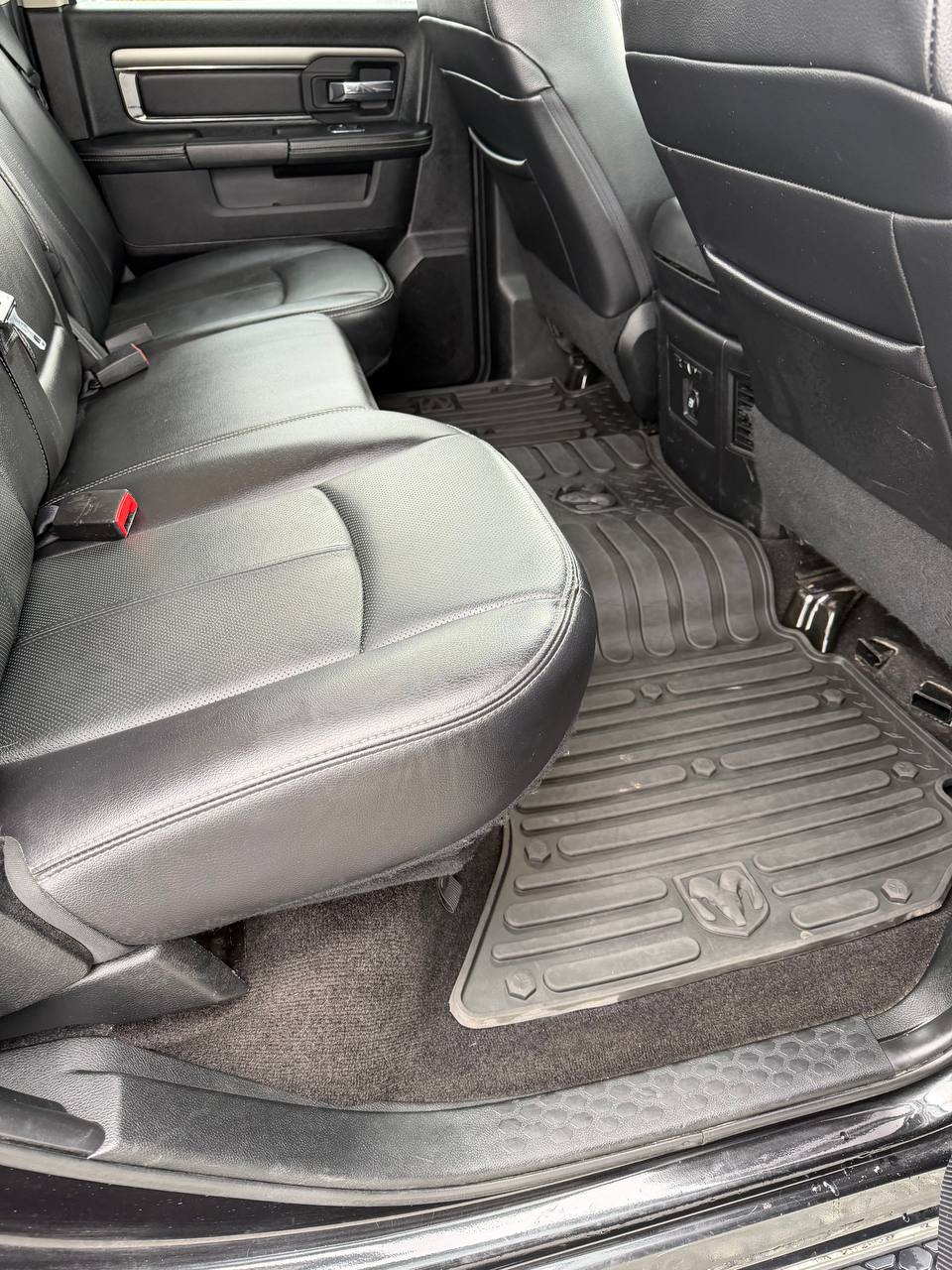 RAM 1500 Crew Cab 5.7 V8 HEMI 4x4 TorqueFlite Drag Kamera M-värm