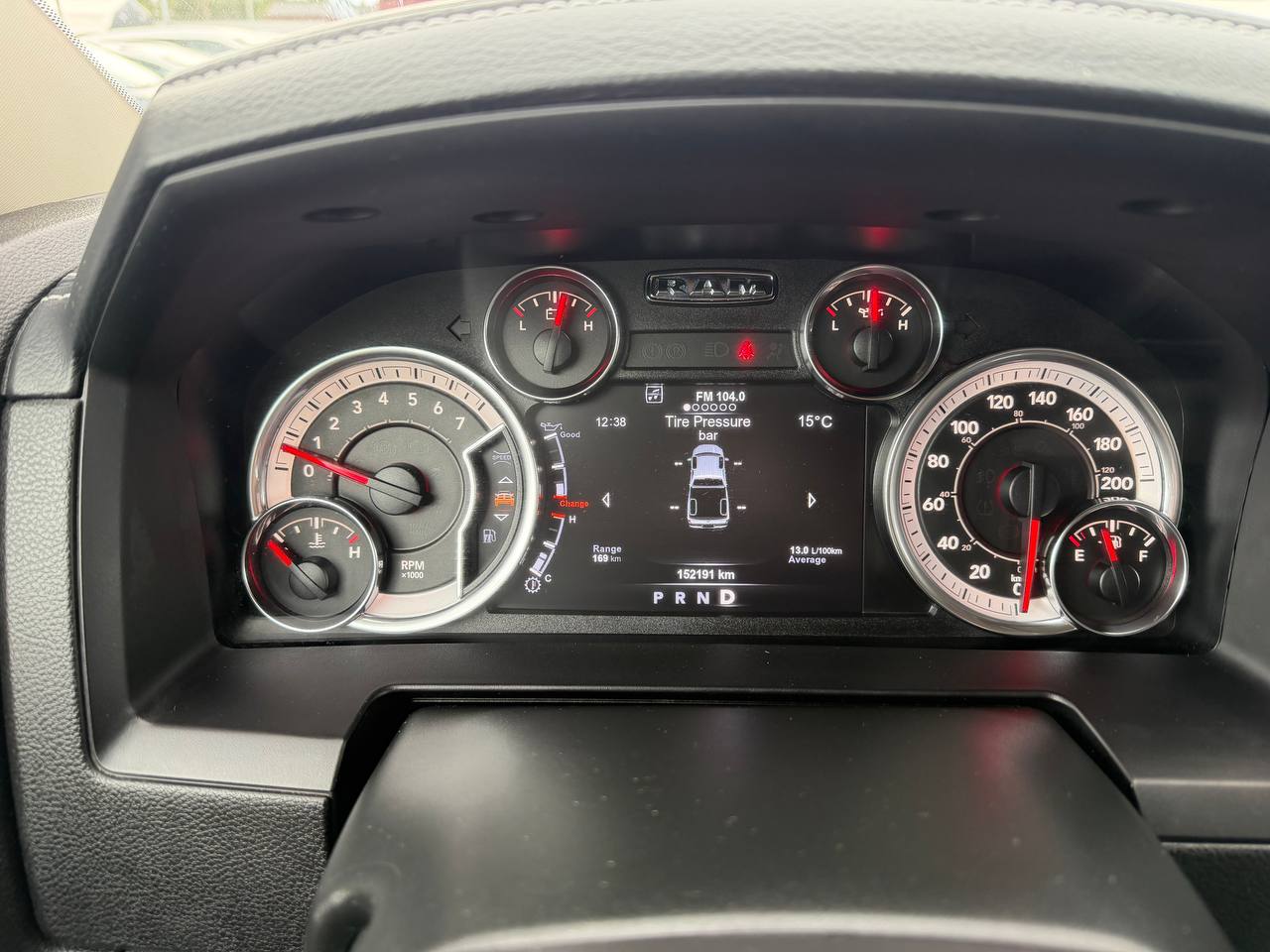 RAM 1500 Crew Cab 5.7 V8 HEMI 4x4 TorqueFlite Drag Kamera M-värm