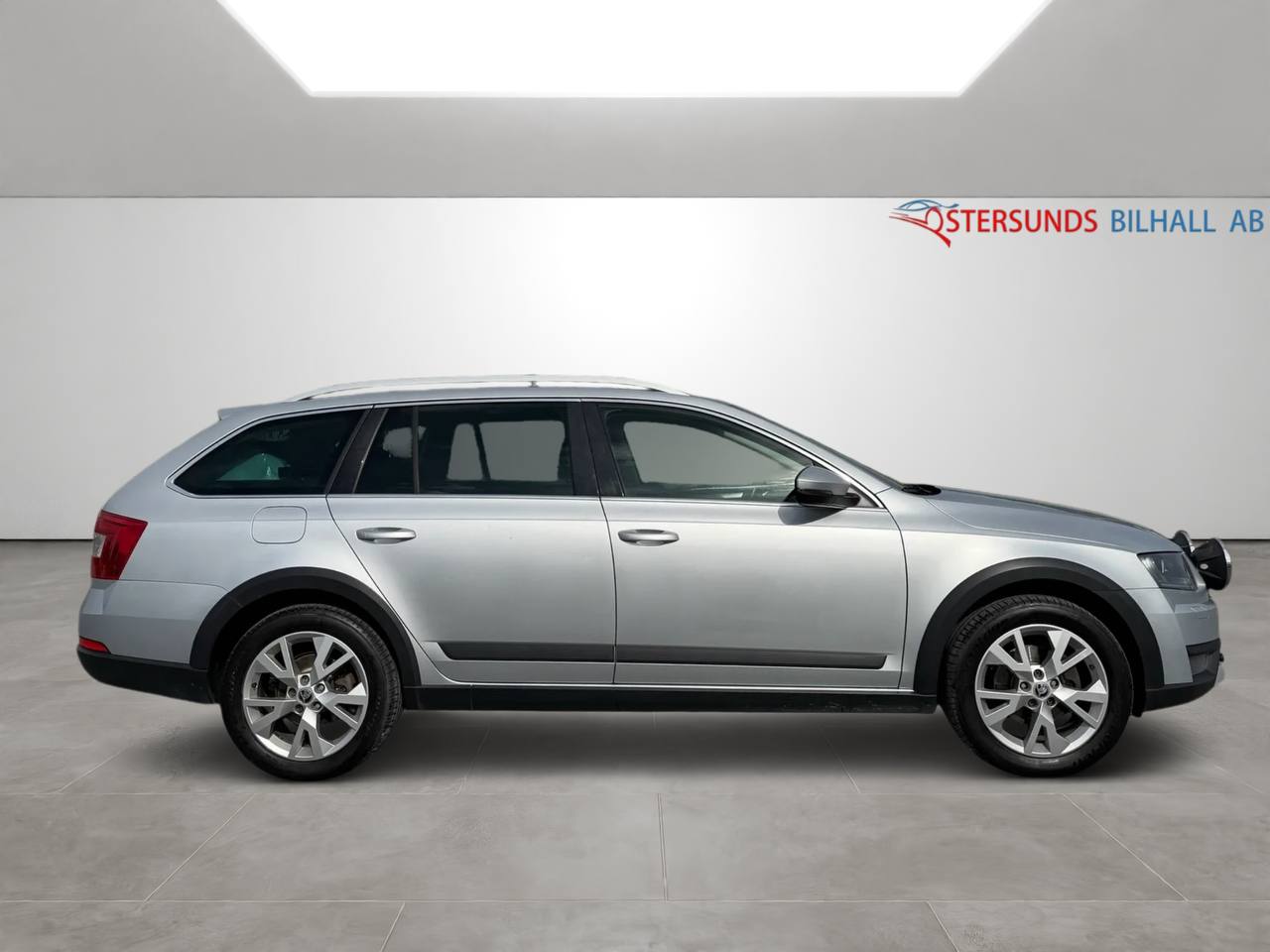 Skoda Octavia Scout 2.0 TDI 4x4 Euro 6 M&D-värm Dragkrok Nya bromsar 2brukare