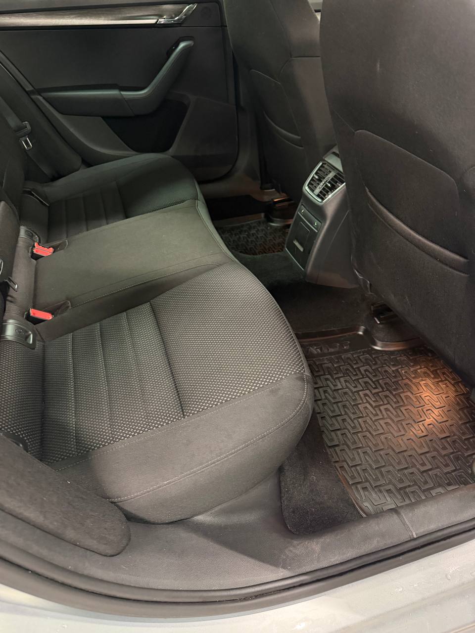 Skoda Octavia Scout 2.0 TDI 4x4 Euro 6 M&D-värm Dragkrok Nya bromsar 2brukare