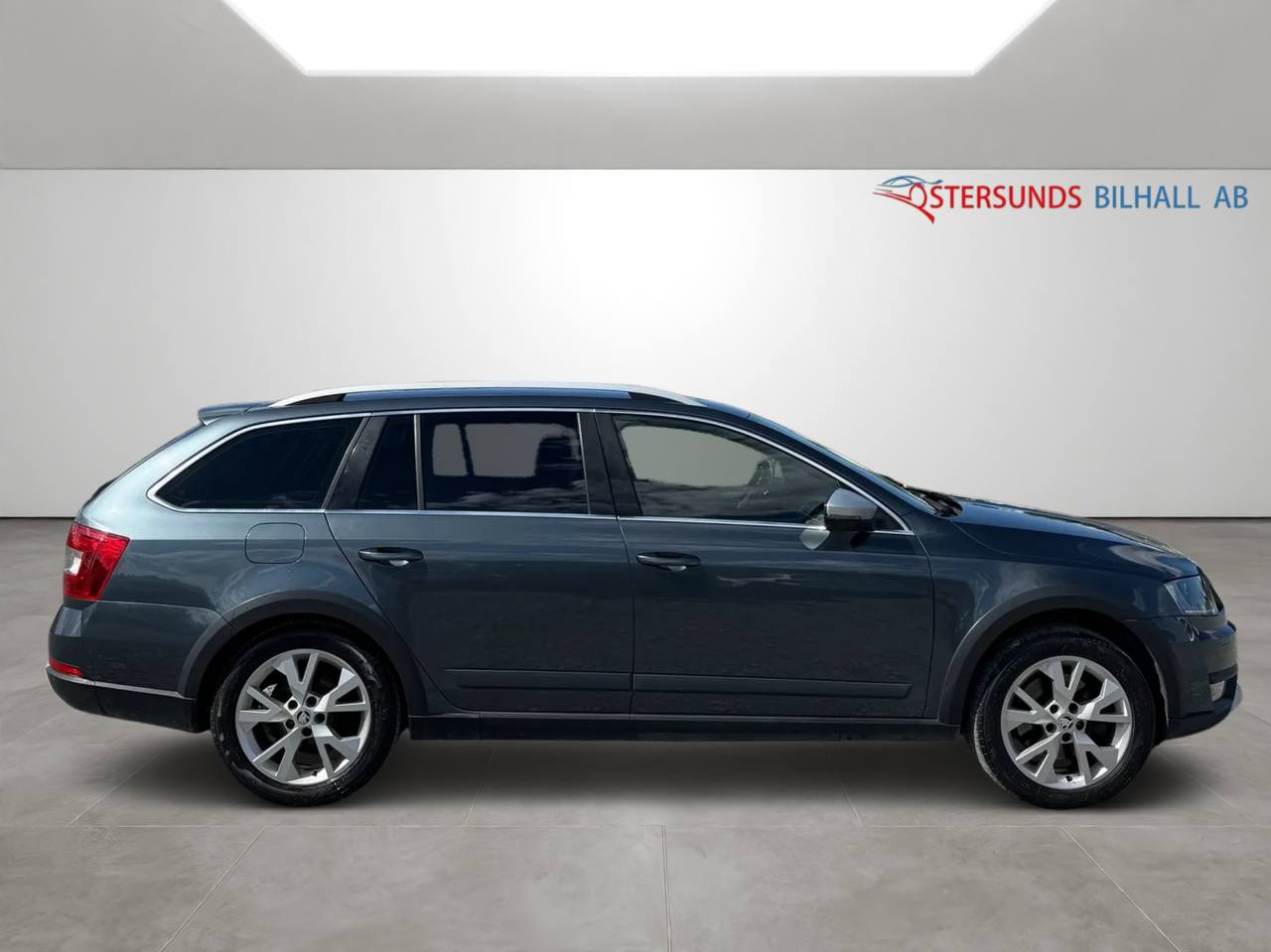 Skoda Octavia Scout 2.0 TDI 4x4 Euro 6 D-värm Ny kamrem Fullt servad Dragkrok