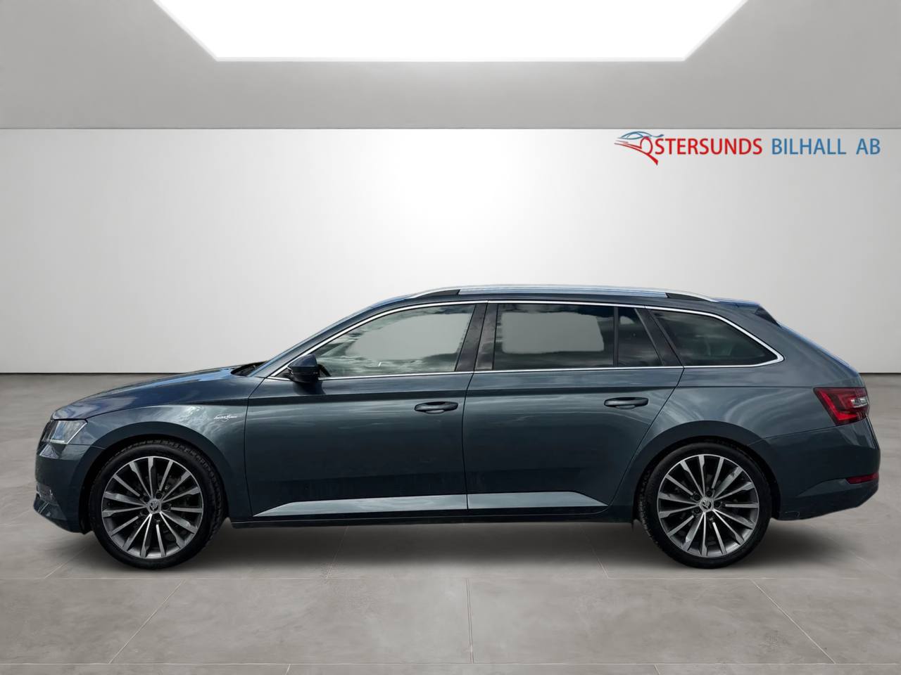Skoda Superb Kombi 2.0 TDI 4x4 SCR L&K Backkamera dragkrok