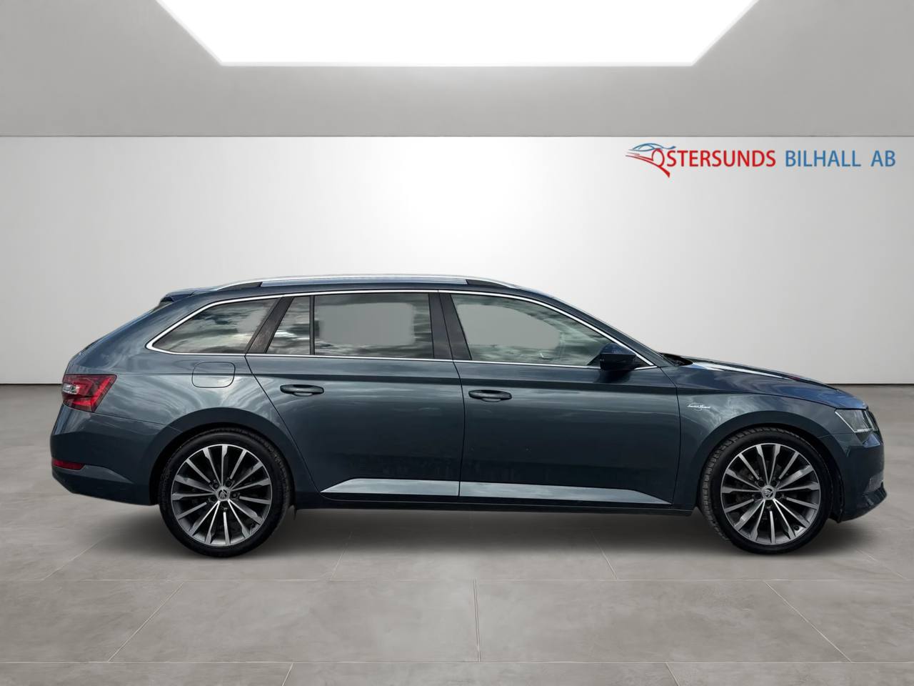 Skoda Superb Kombi 2.0 TDI 4x4 SCR L&K Backkamera dragkrok