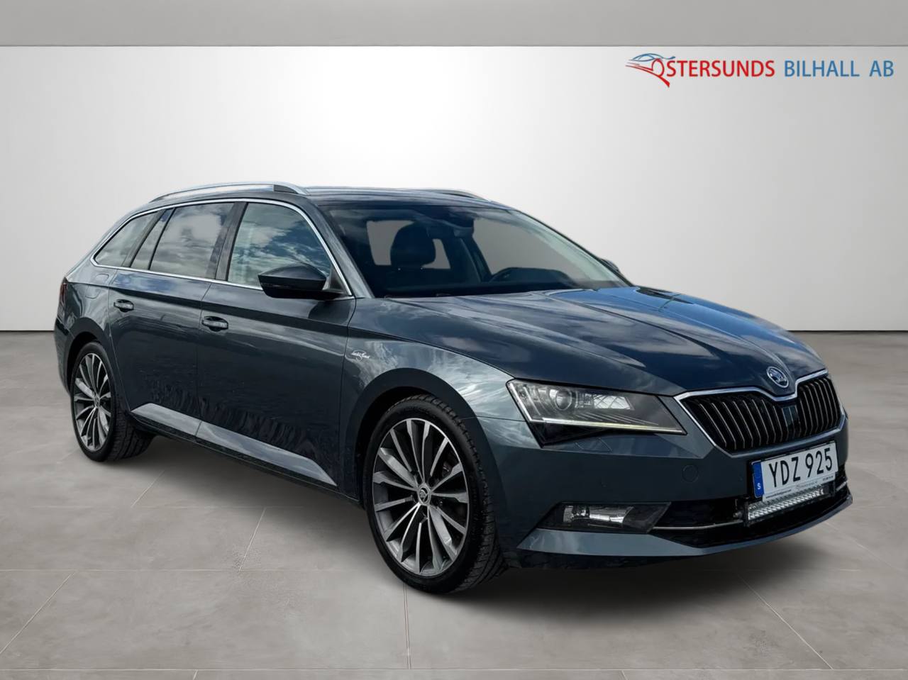 Skoda Superb Kombi 2.0 TDI 4x4 SCR L&K Backkamera dragkrok