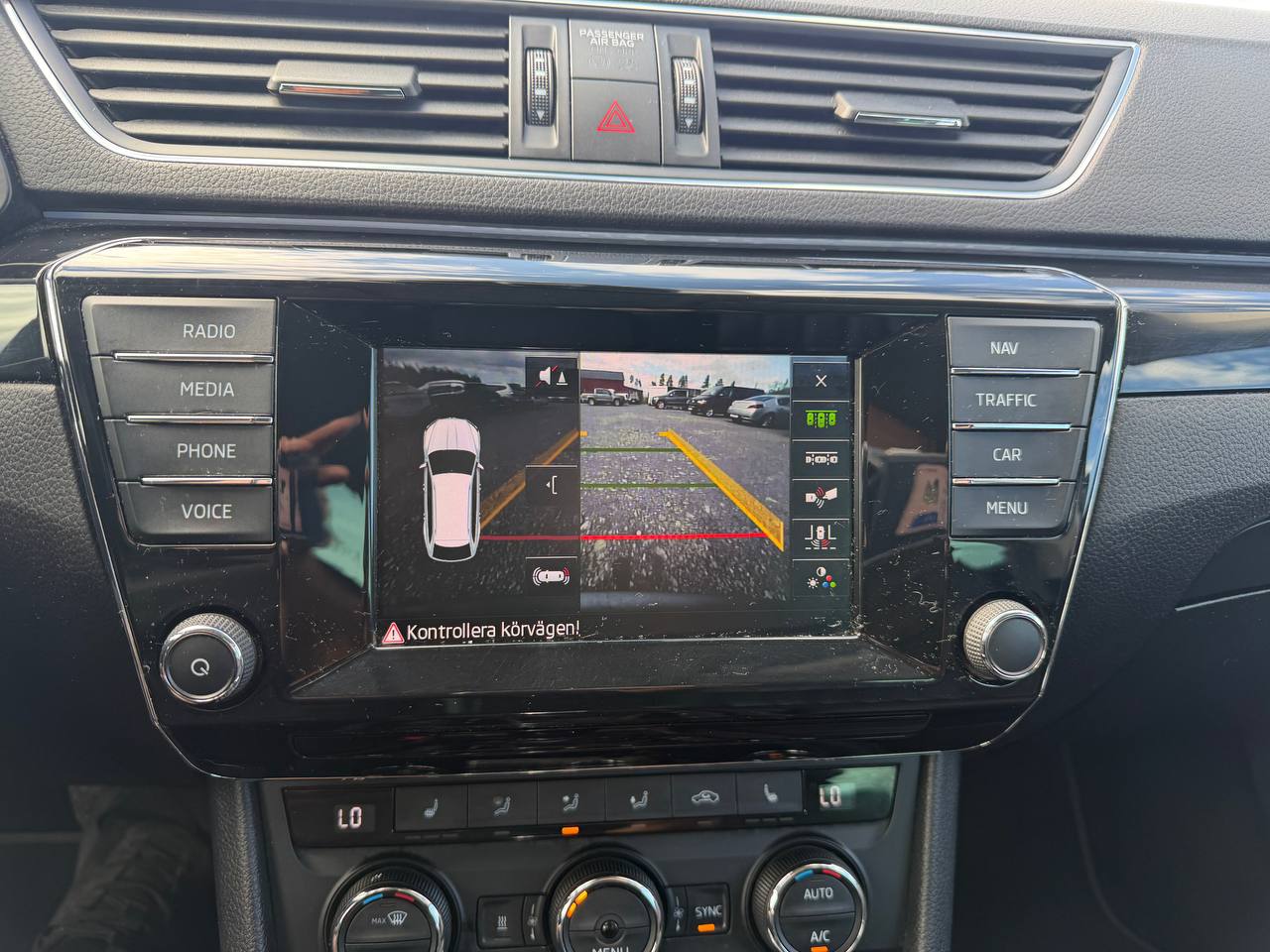 Skoda Superb Kombi 2.0 TDI 4x4 SCR L&K Backkamera dragkrok
