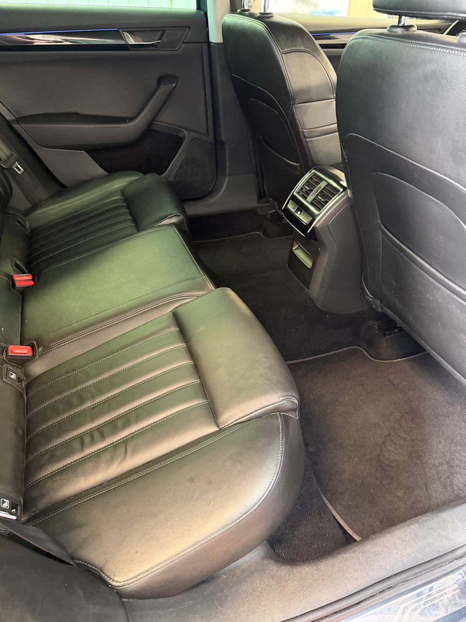Skoda Superb Kombi 2.0 TDI 4x4 SCR L&K Backkamera dragkrok
