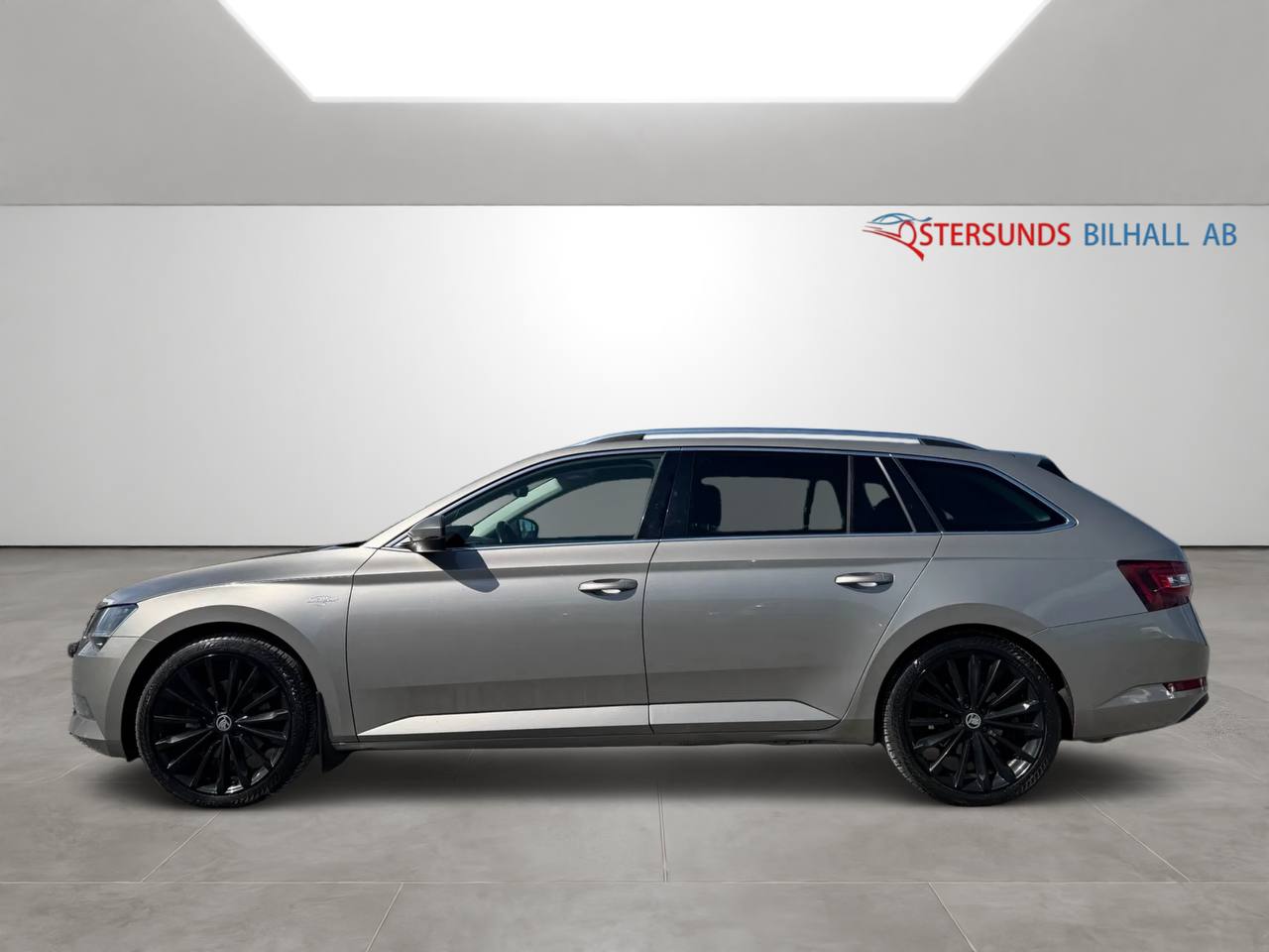 Skoda Superb Kombi 2.0 TDI 4x4 L&K Euro 6 Ny kamrem dragkrok kamera