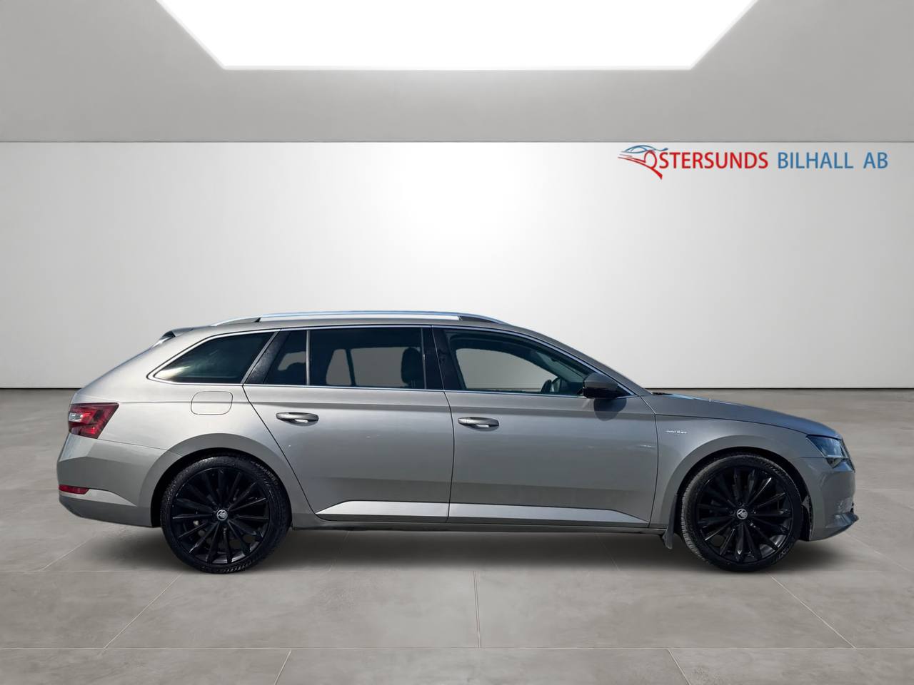 Skoda Superb Kombi 2.0 TDI 4x4 L&K Euro 6 Ny kamrem dragkrok kamera