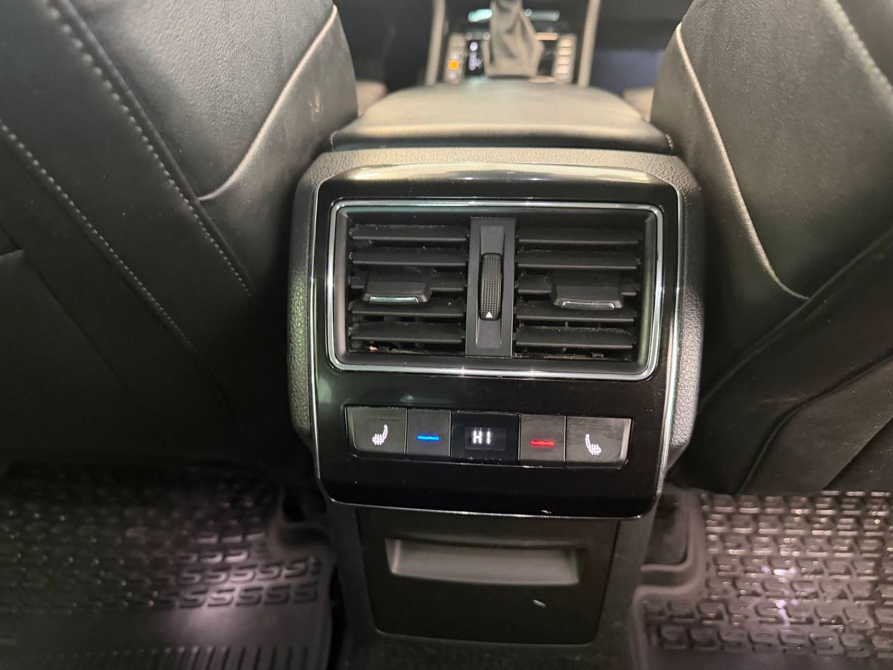 Skoda Superb Kombi 2.0 TDI 4x4 L&K Euro 6 Ny kamrem dragkrok kamera