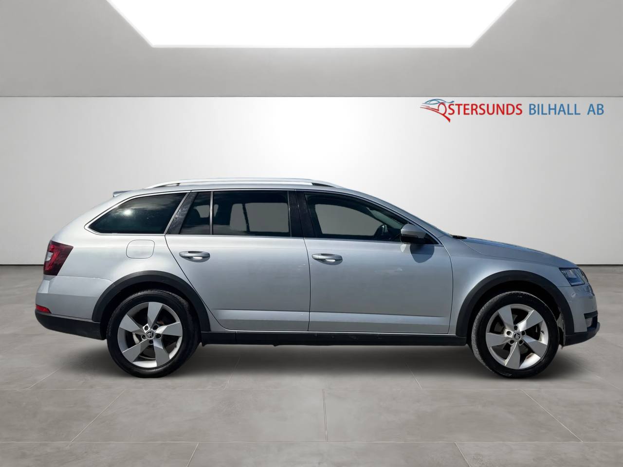 Skoda Octavia Scout 2.0 TDI SCR 4x4 Premium Euro 6 Ny kamrem 1 brukare dragkrok