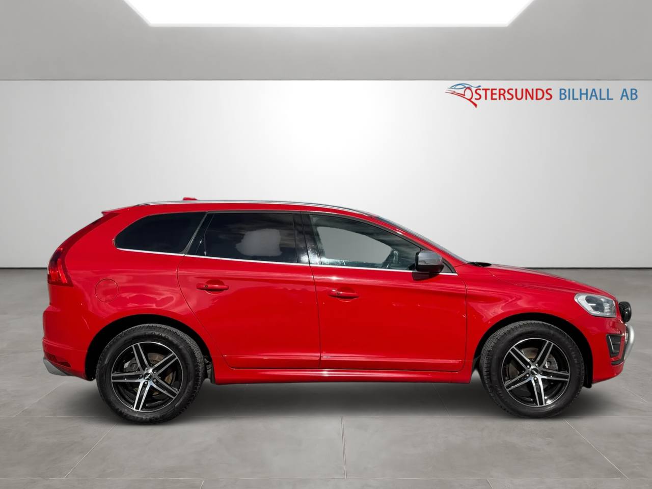 Volvo XC60 D5 AWD Geartronic R-Design Pano VOC Drag Navi