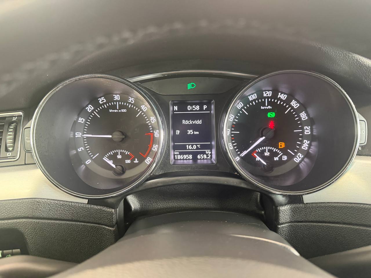 Skoda Superb Kombi 2.0 TDI 4x4 Elegance Navi D-Värm Drag