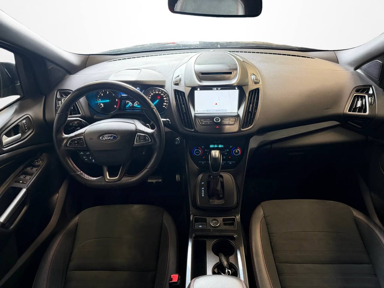 Ford Kuga 2.0 TDCi AWD ST-Line Euro 6 D-värm 1brukare Dragkrok