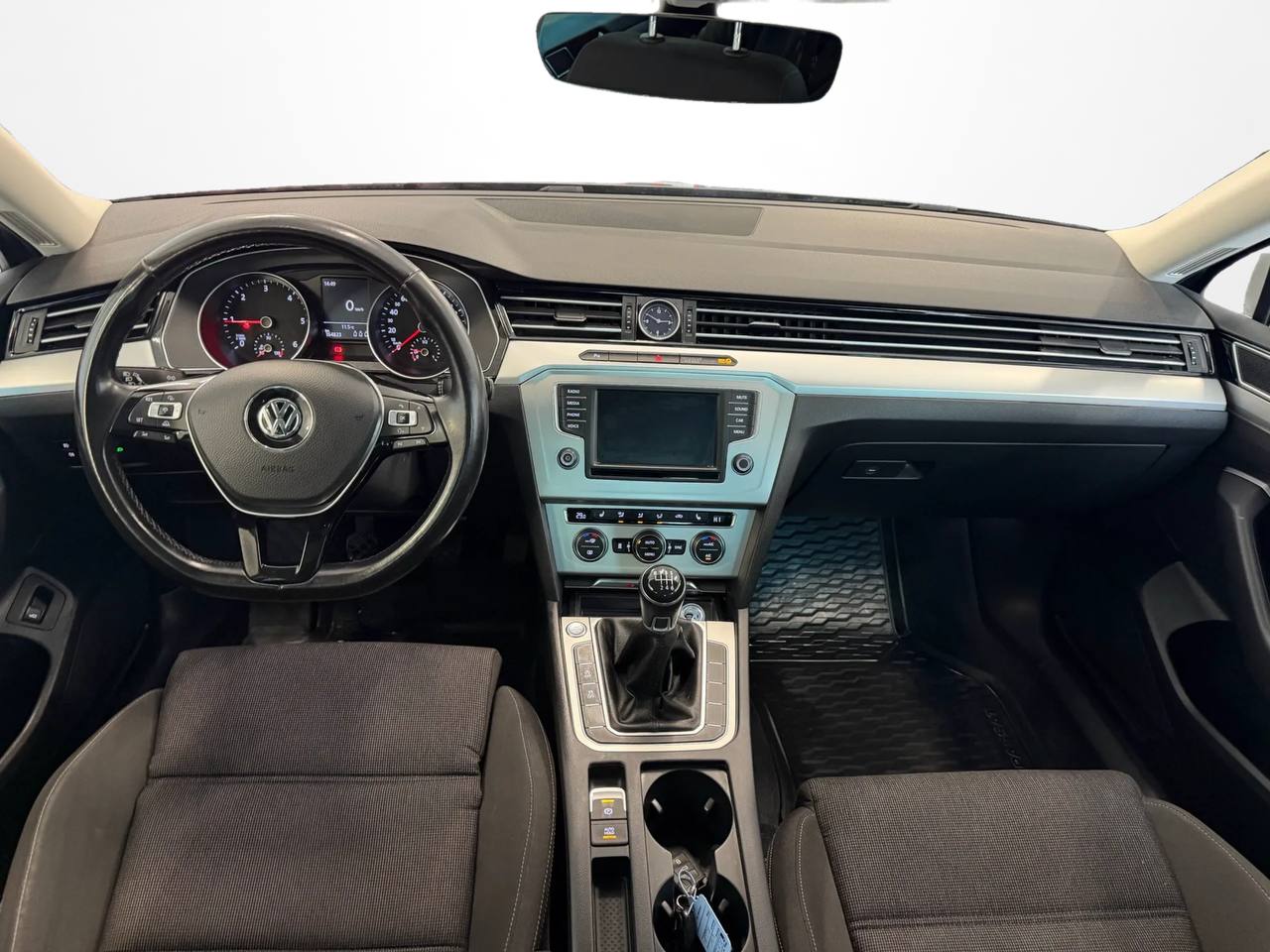 Volkswagen Passat Sportscombi 2.0 TDI 4Motion Base Euro 6 Drag D-värm