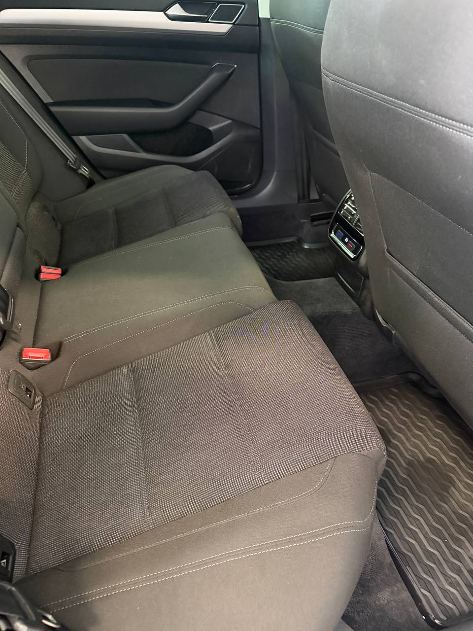 Volkswagen Passat Sportscombi 2.0 TDI 4Motion Base Euro 6 Drag D-värm