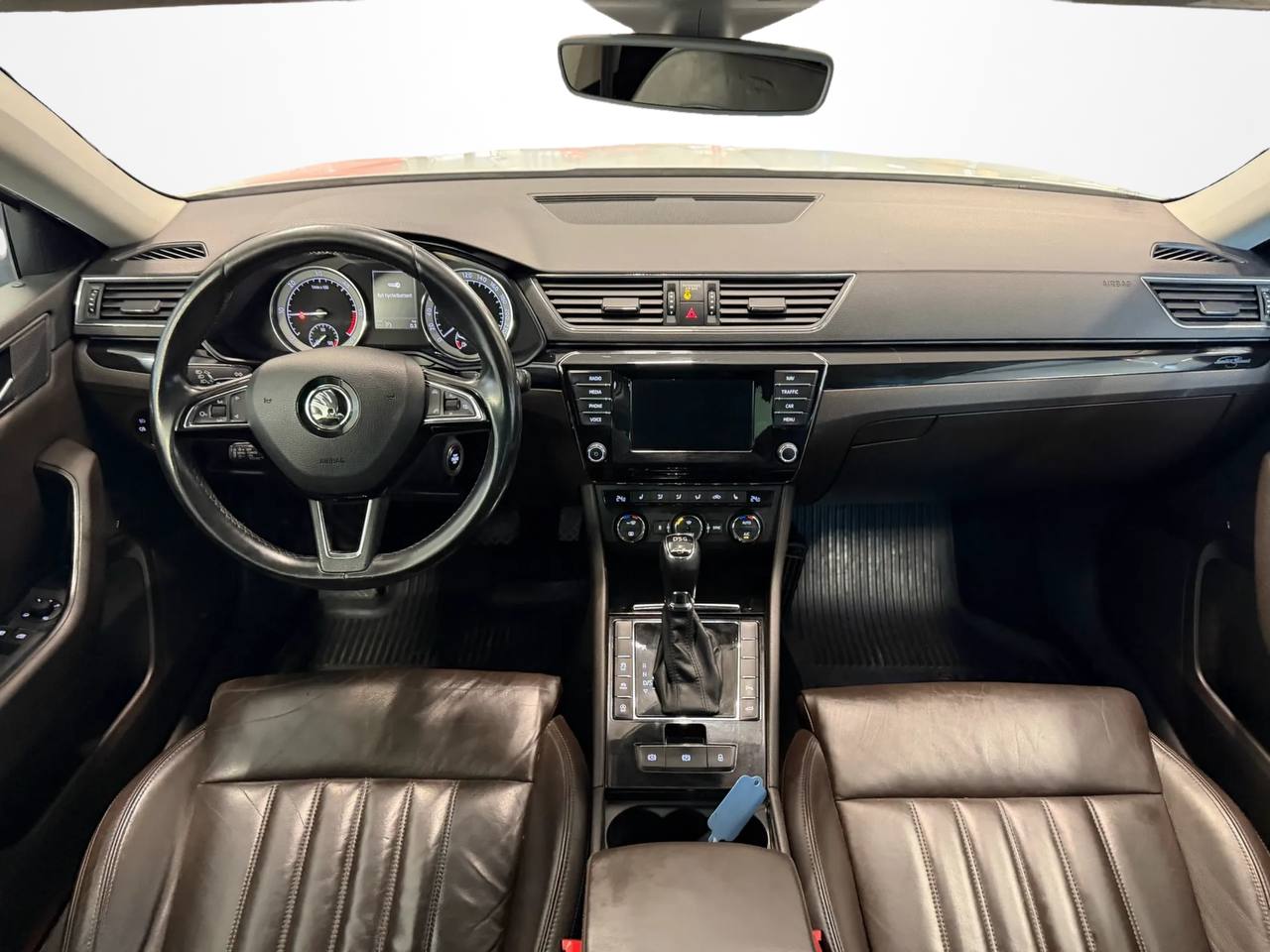 Skoda Superb Kombi 2.0 TDI 4x4 SCR L&K Euro 6 Ny kamrem Drag M-värm