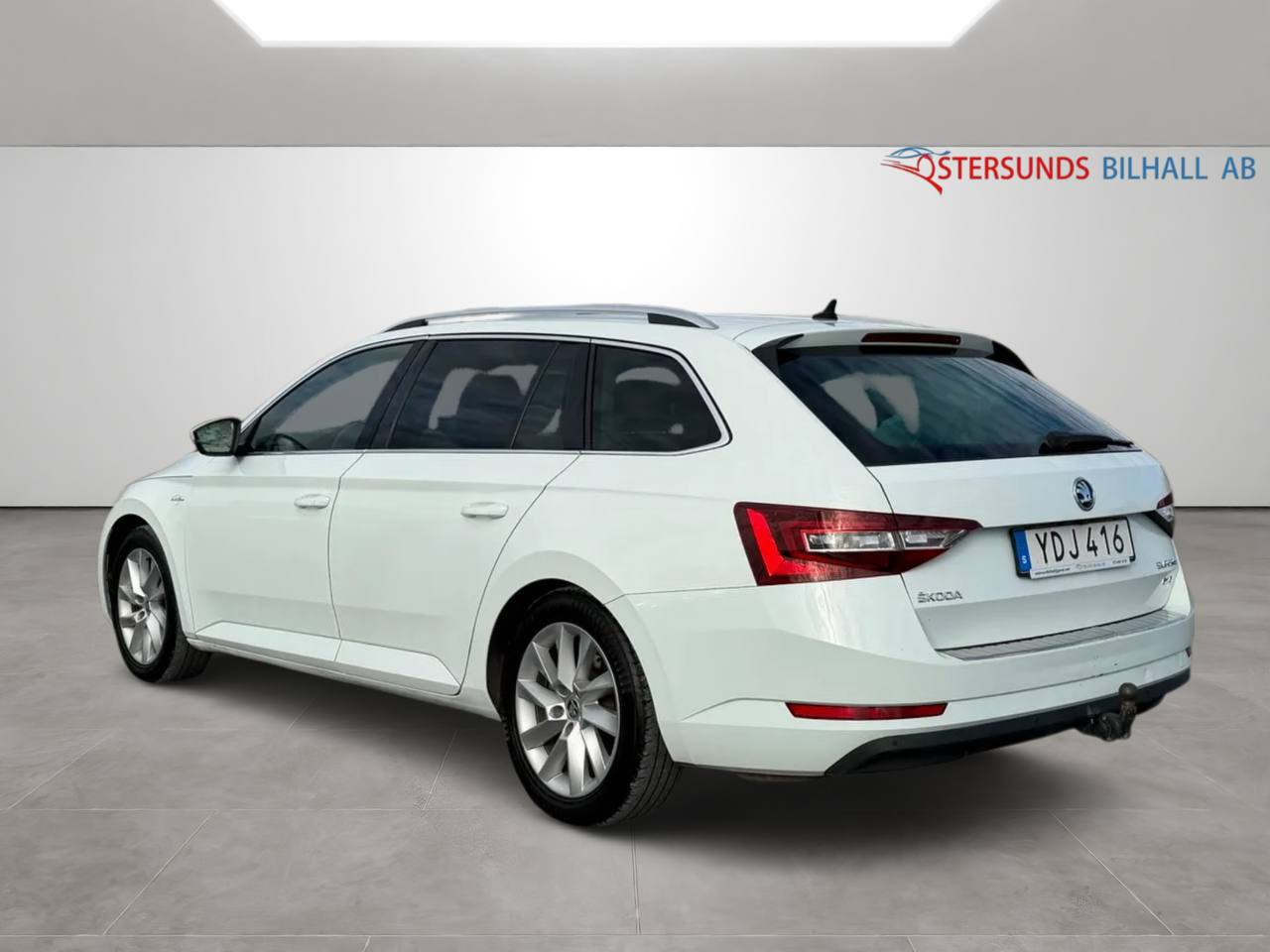 Skoda Superb Kombi 2.0 TDI 4x4 SCR L&K Euro 6 Ny kamrem Drag M-värm