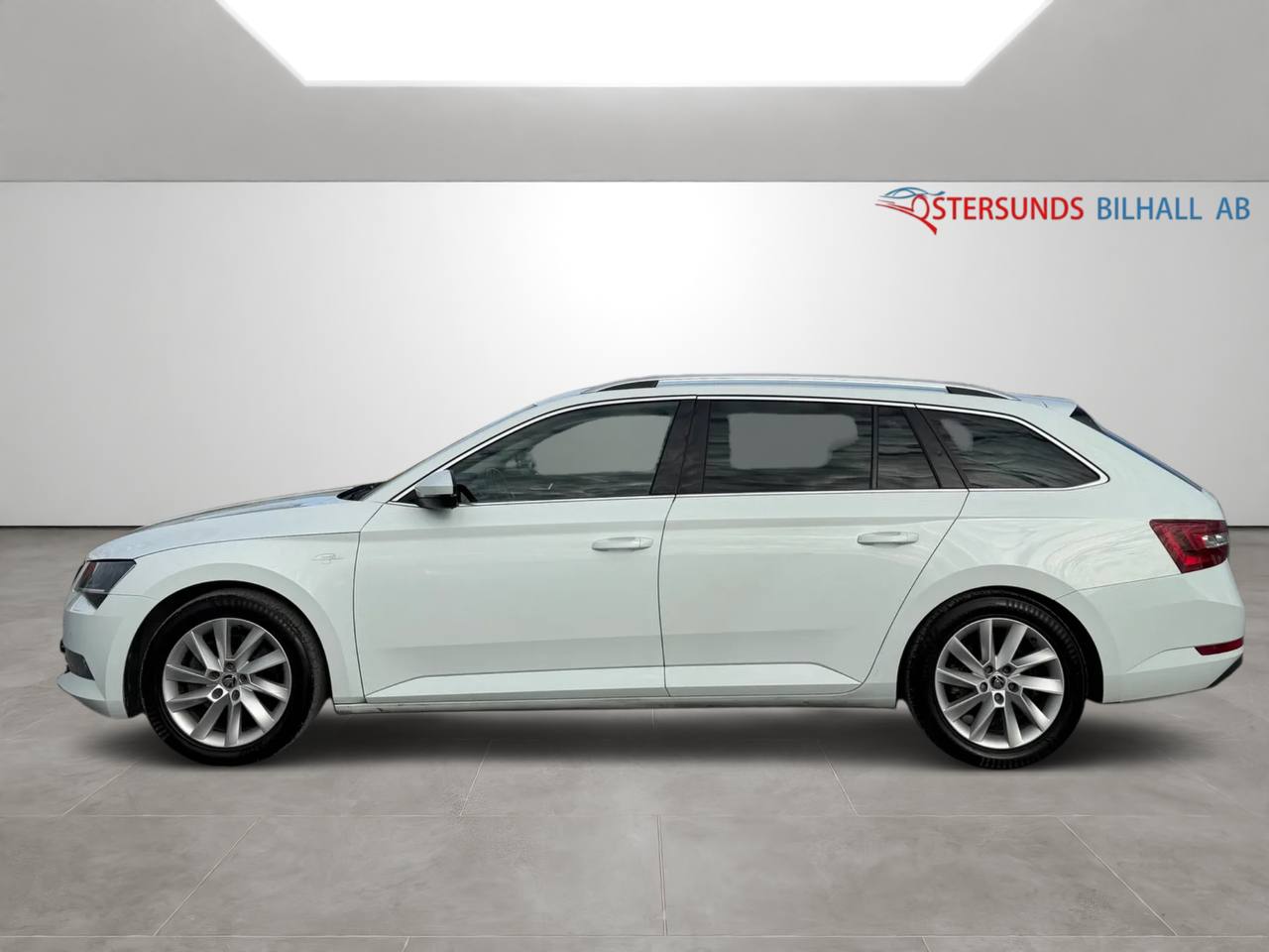 Skoda Superb Kombi 2.0 TDI 4x4 SCR L&K Euro 6 Ny kamrem Drag M-värm
