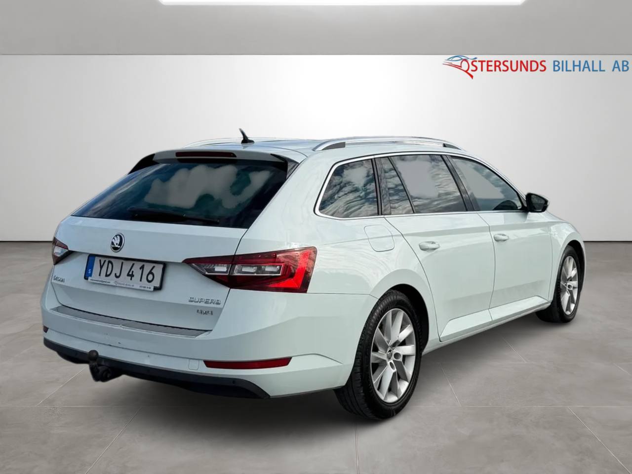 Skoda Superb Kombi 2.0 TDI 4x4 SCR L&K Euro 6 Ny kamrem Drag M-värm