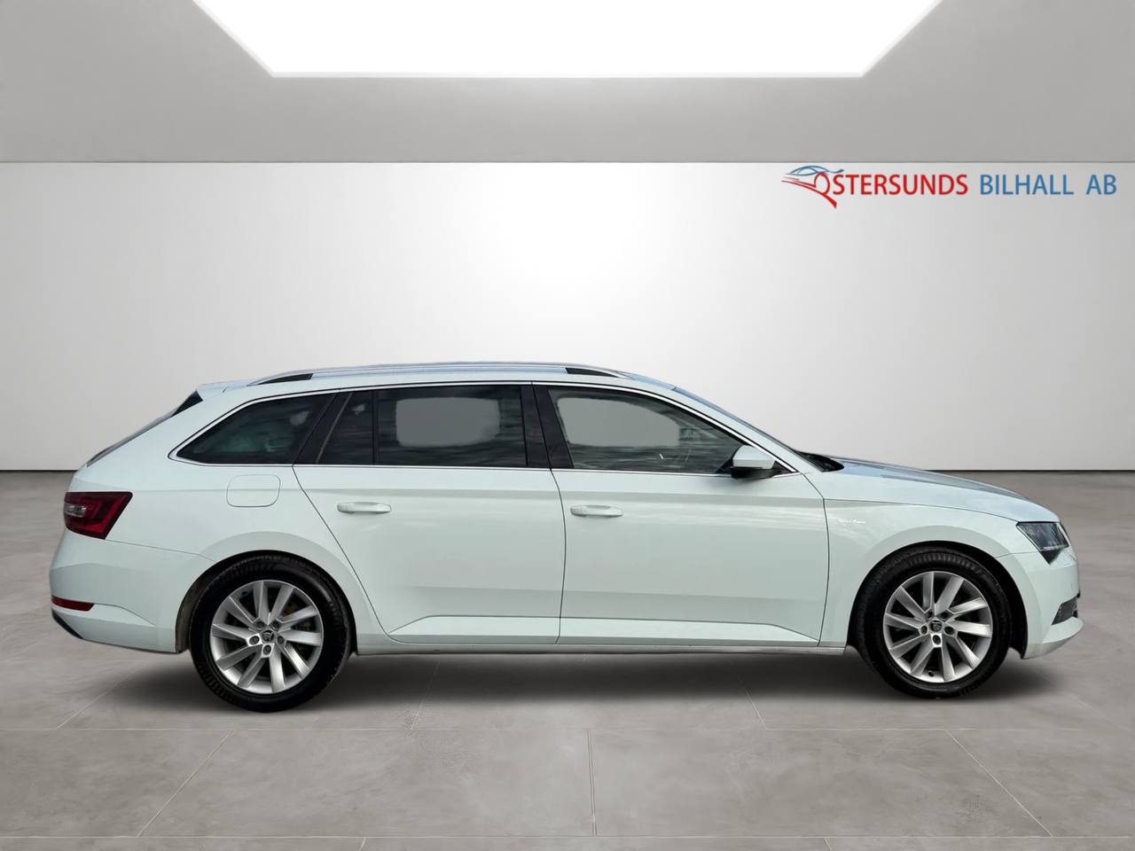 Skoda Superb Kombi 2.0 TDI 4x4 SCR L&K Euro 6 Ny kamrem Drag M-värm
