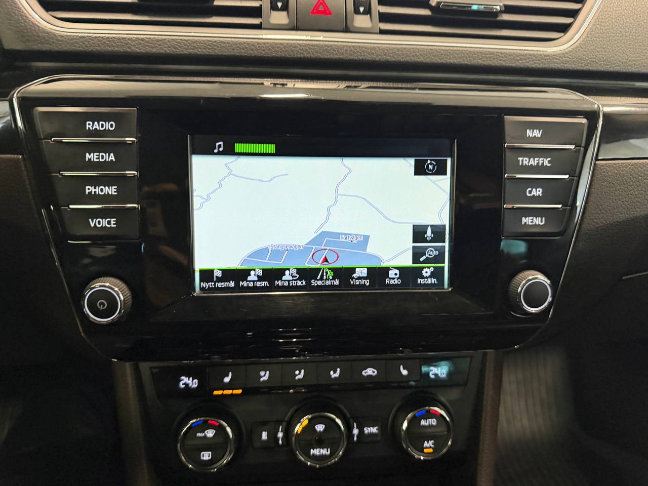 Skoda Superb Kombi 2.0 TDI 4x4 SCR L&K Euro 6 Ny kamrem Drag M-värm