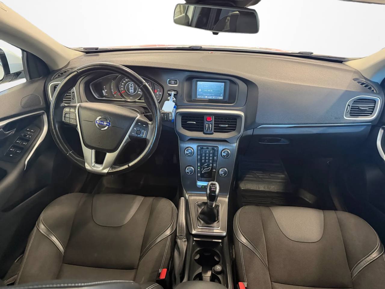 Volvo V40 D2 Momentum Euro 5 Drag D-värm Kamrem bytt Fullt-servad