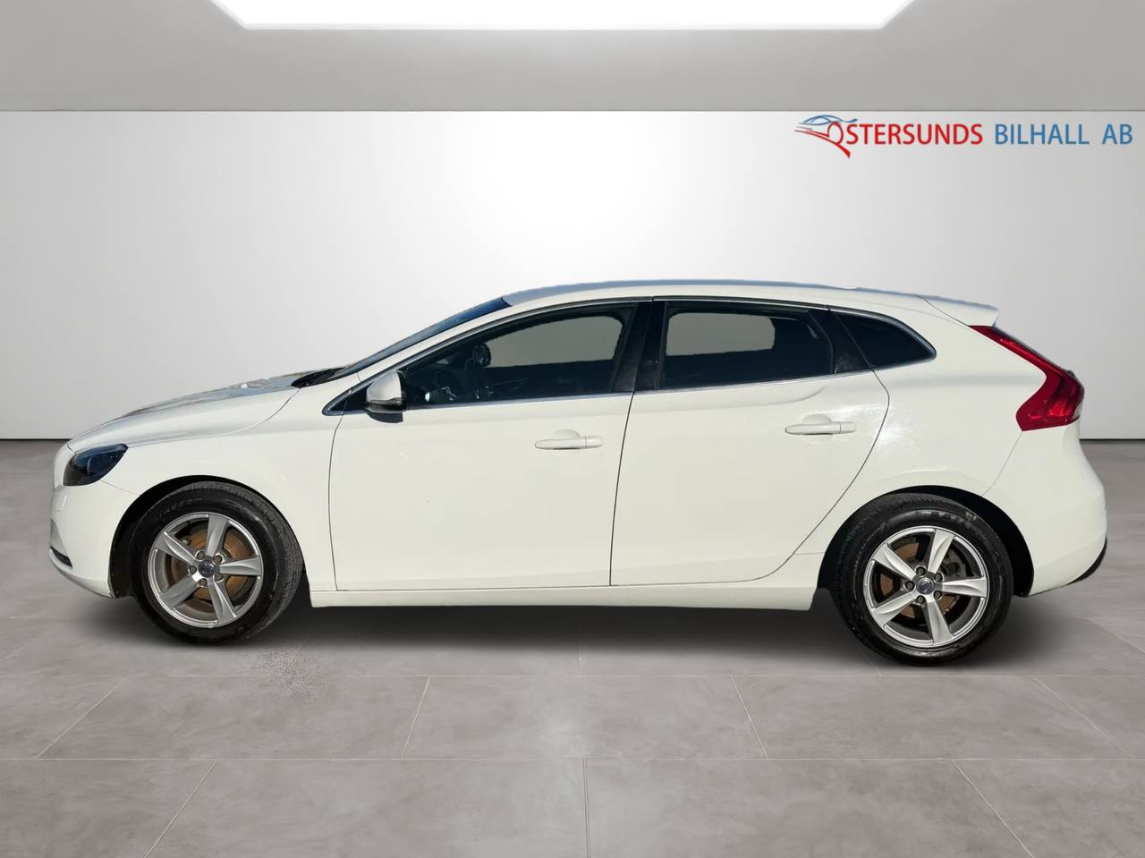 Volvo V40 D2 Momentum Euro 5 Drag D-värm Kamrem bytt Fullt-servad