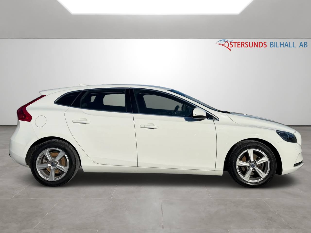 Volvo V40 D2 Momentum Euro 5 Drag D-värm Kamrem bytt Fullt-servad
