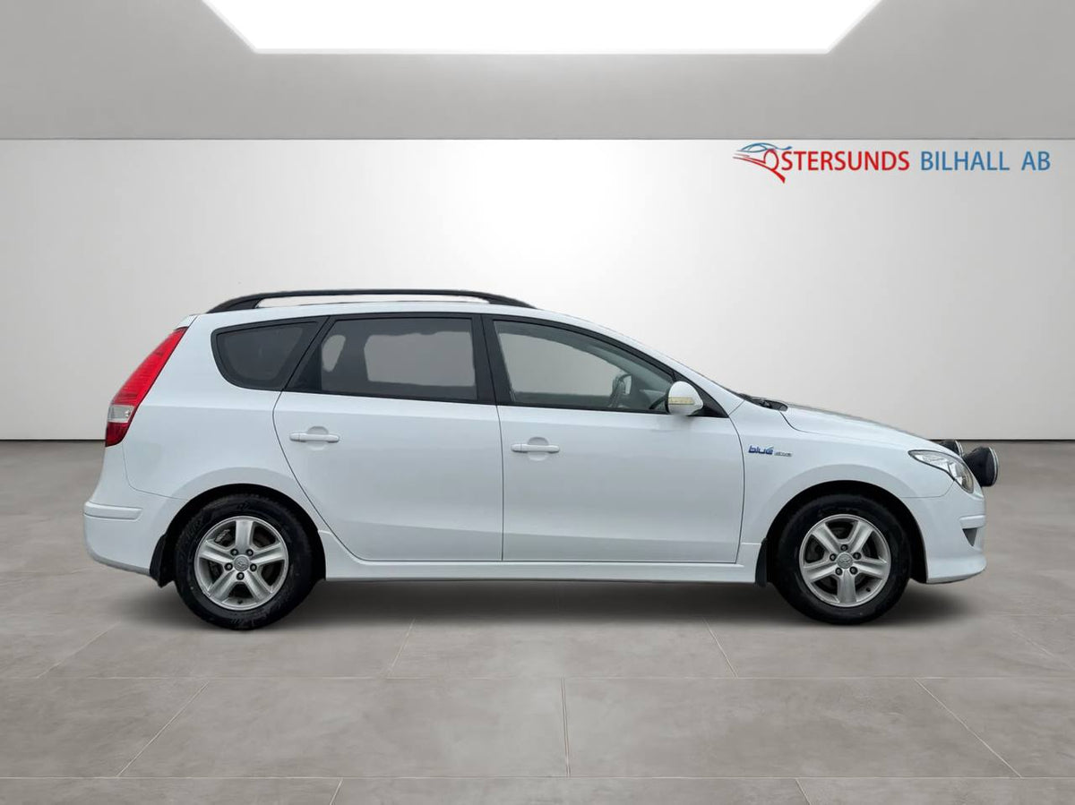 Hyundai i30 cw 1.6 CRDi Business Euro 5 M-värm SoV Fullt servad