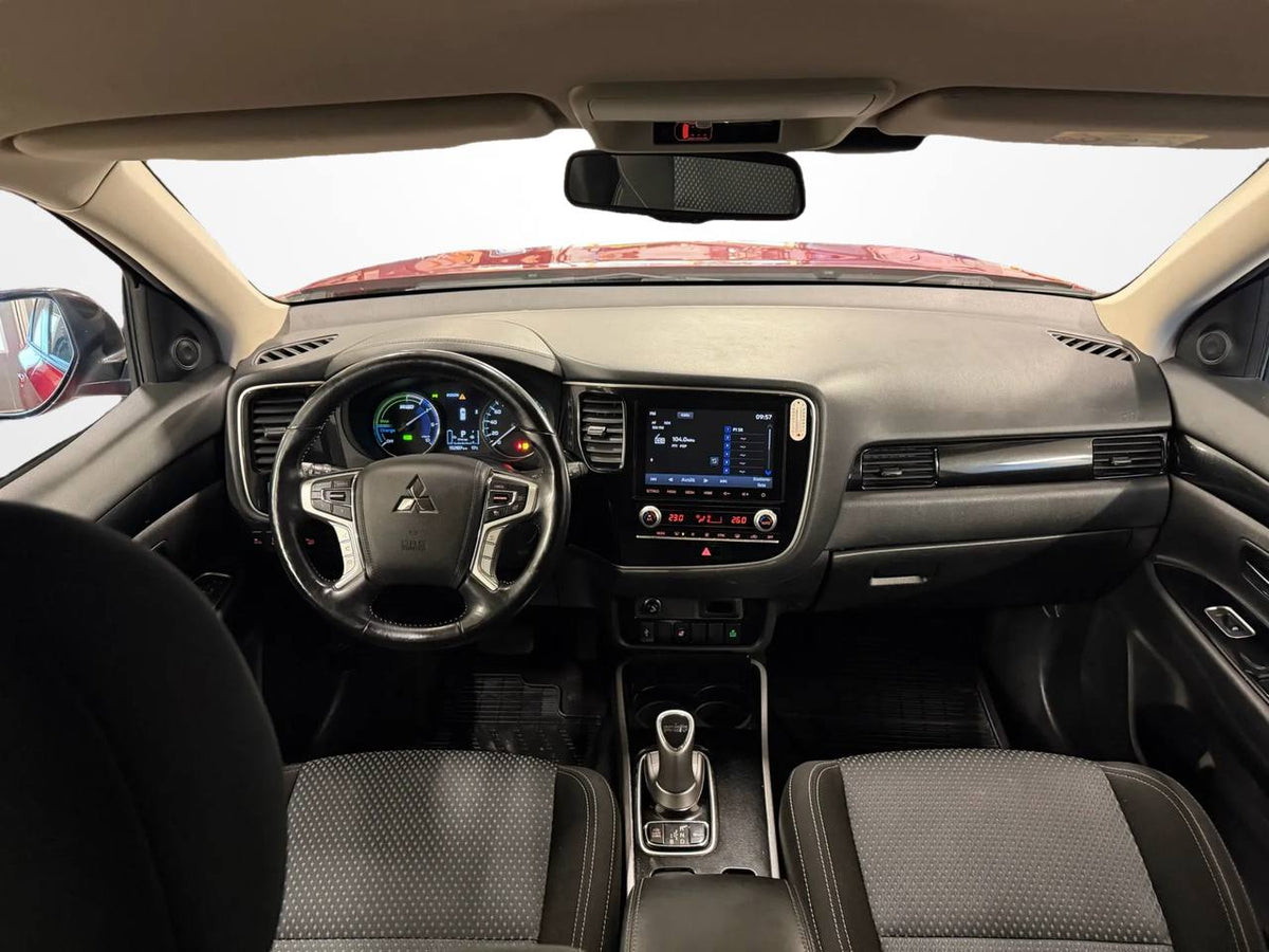 Mitsubishi Outlander PHEV CVT Fleet Edition|Drag|Kamera|Rattvärme|1brukare